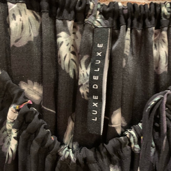 Luxe Deluxe Silk Toucan Sleeveless Blouse - Picture 6 of 8